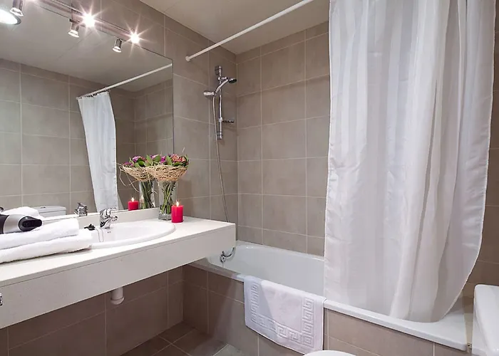 Charmsuites Nou Rambla *